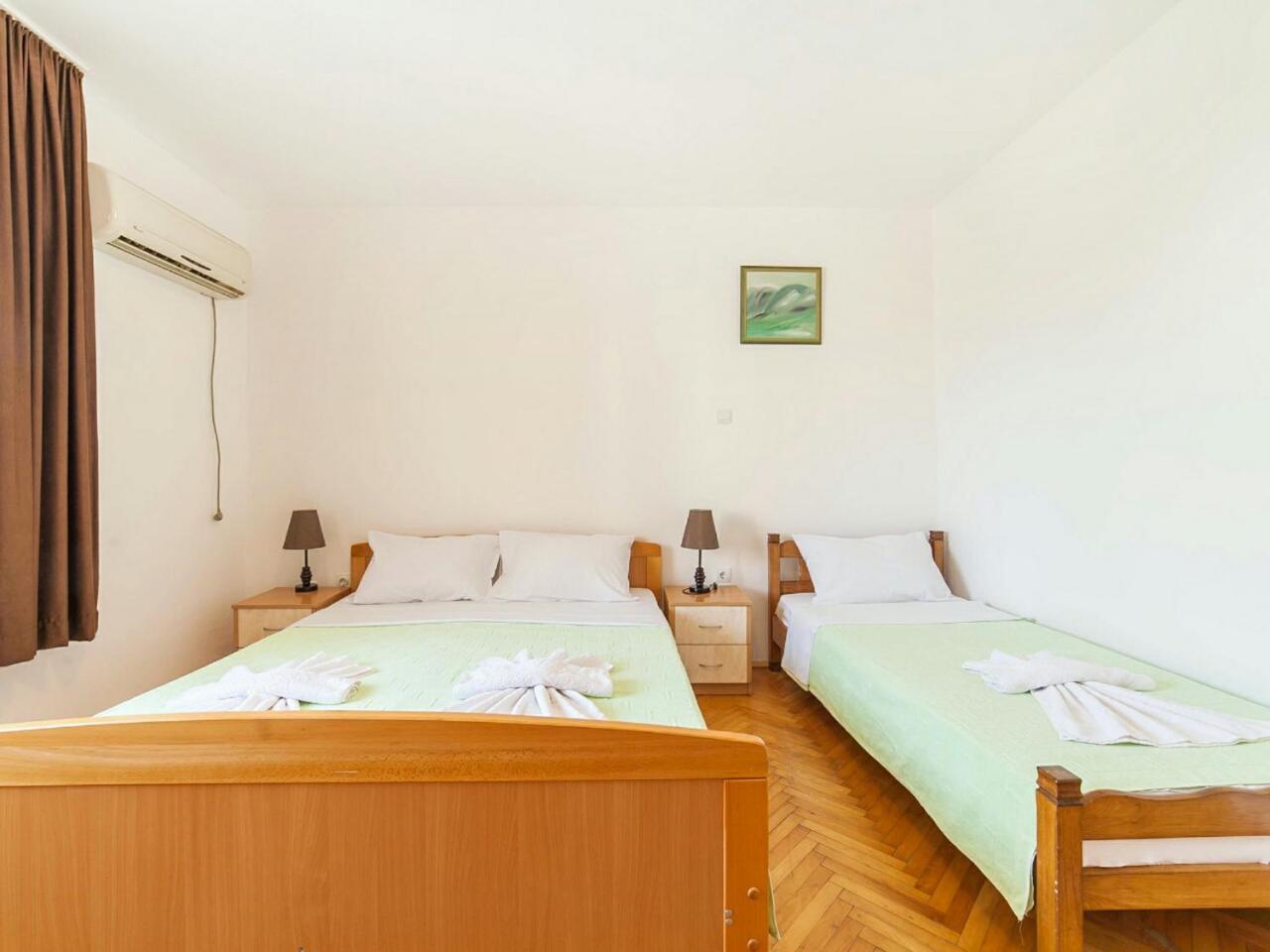 Hana Accommodation Sveti Stefan Exterior photo