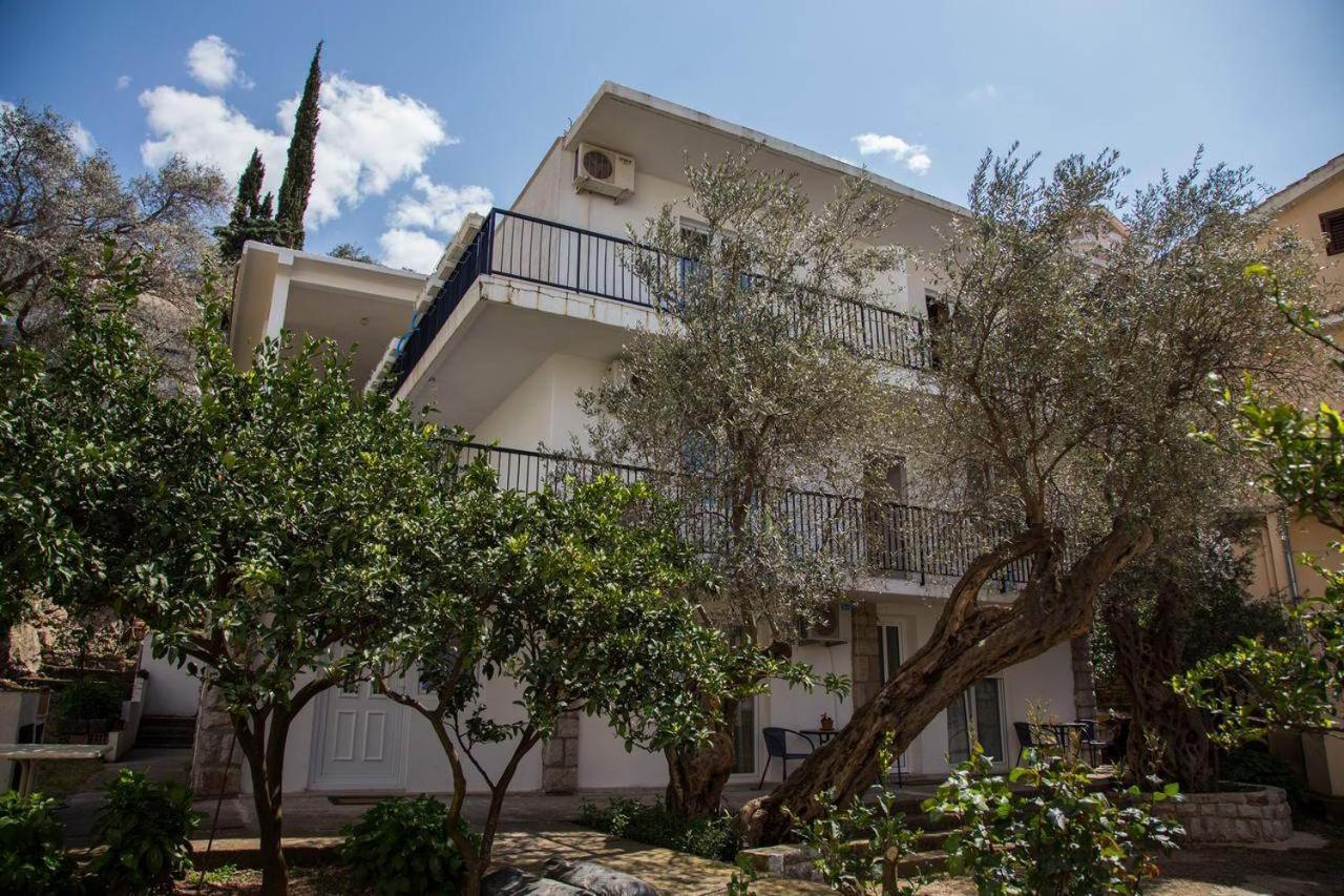 Hana Accommodation Sveti Stefan Exterior photo
